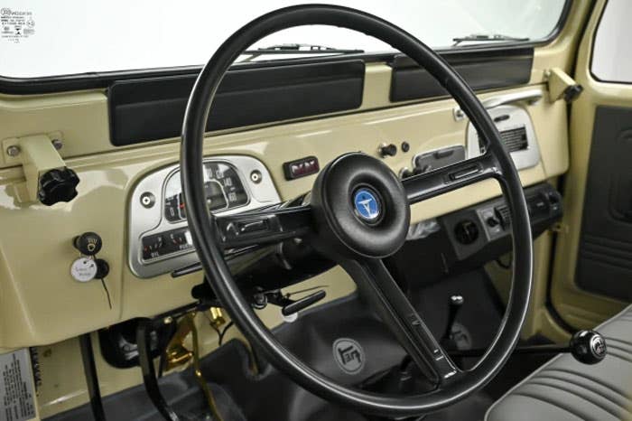 1979_toyota_land-cruiser-hj45_026941-49-75001-copy.jpg