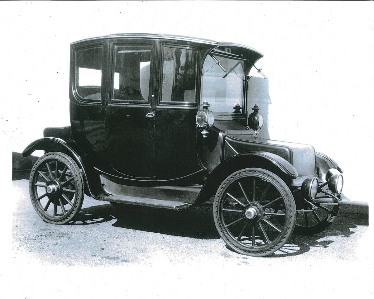 For 1914, the electric Rauch & Lang towered over most gasoline-powered cars on the fancier streets of America. Quality was its virtue. Ease of performance was its hallmark.