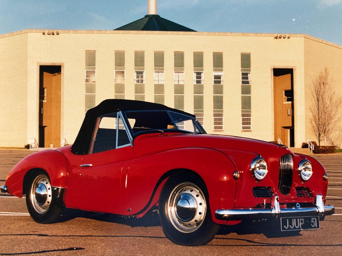 The Jupiter looks just as stunning with the top up as it does with it down.